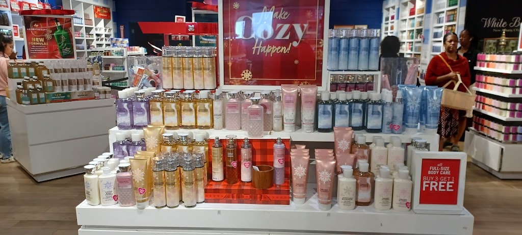 Bath & Body Works | 374 East Farm Market 1382, Cedar Hill, TX 75104, USA | Phone: (972) 291-5723