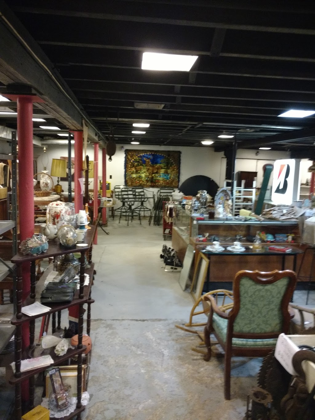 Rcs & Randys Antiques Co-Op | 212 Lake Shore Dr E, Dunkirk, NY 14048, USA | Phone: (716) 366-0933