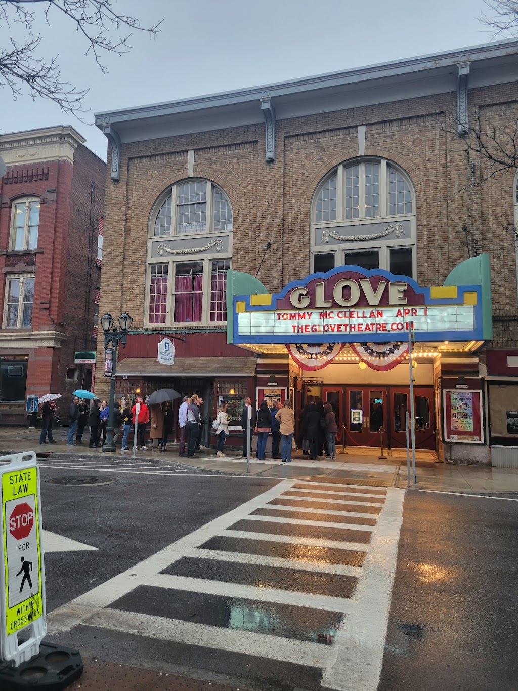 Glove Theatre | 42 N Main St, Gloversville, NY 12078, USA | Phone: (518) 752-4611