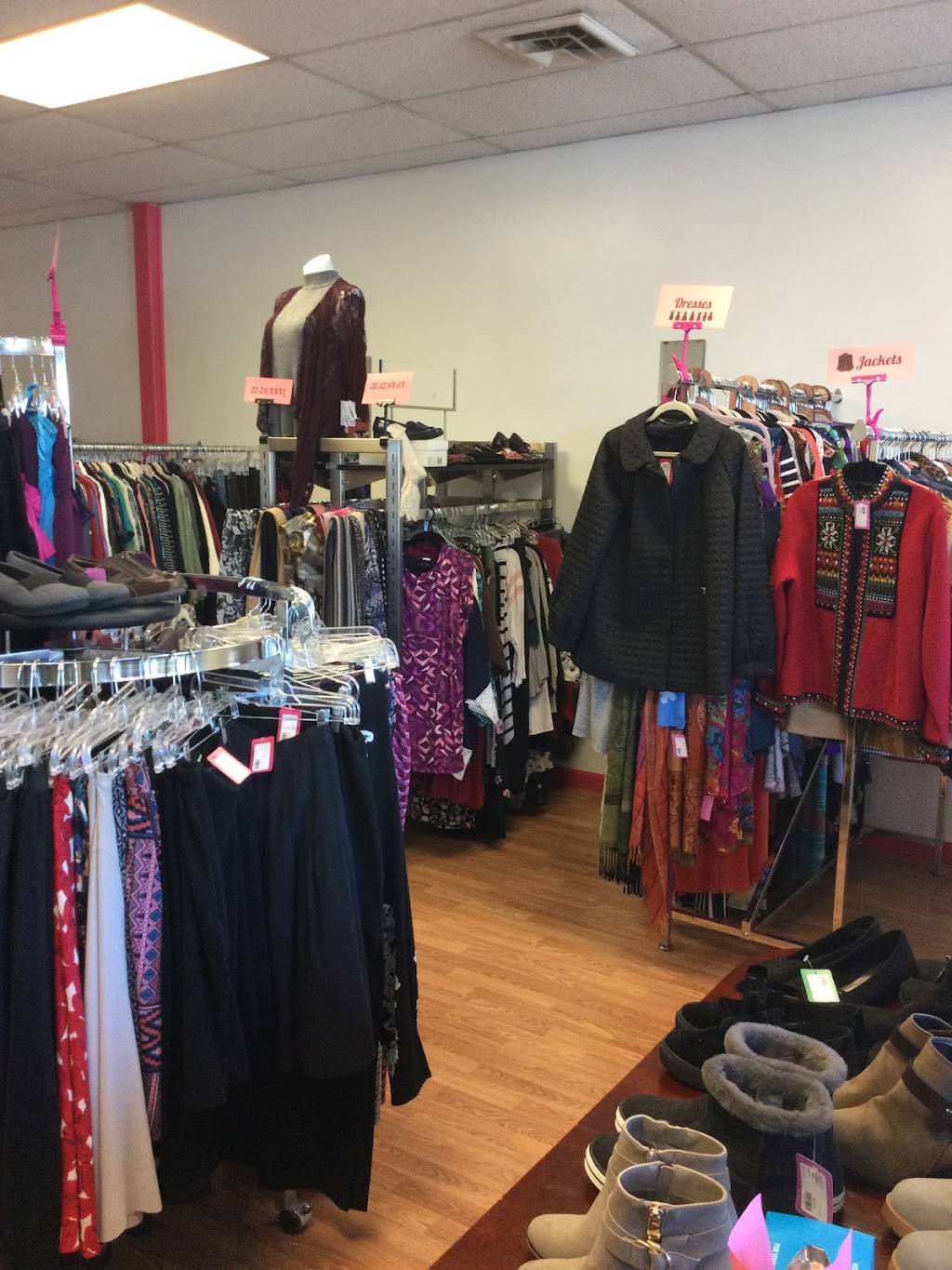 ReCurve Boutique | 1269 Quakertown Ave, Pennsburg, PA 18073, USA | Phone: (215) 679-2750