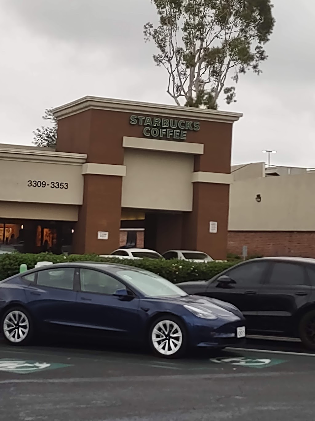 Starbucks | Bristol Plaza, 3345 S Bristol St, Santa Ana, CA 92704, USA | Phone: (714) 437-7323