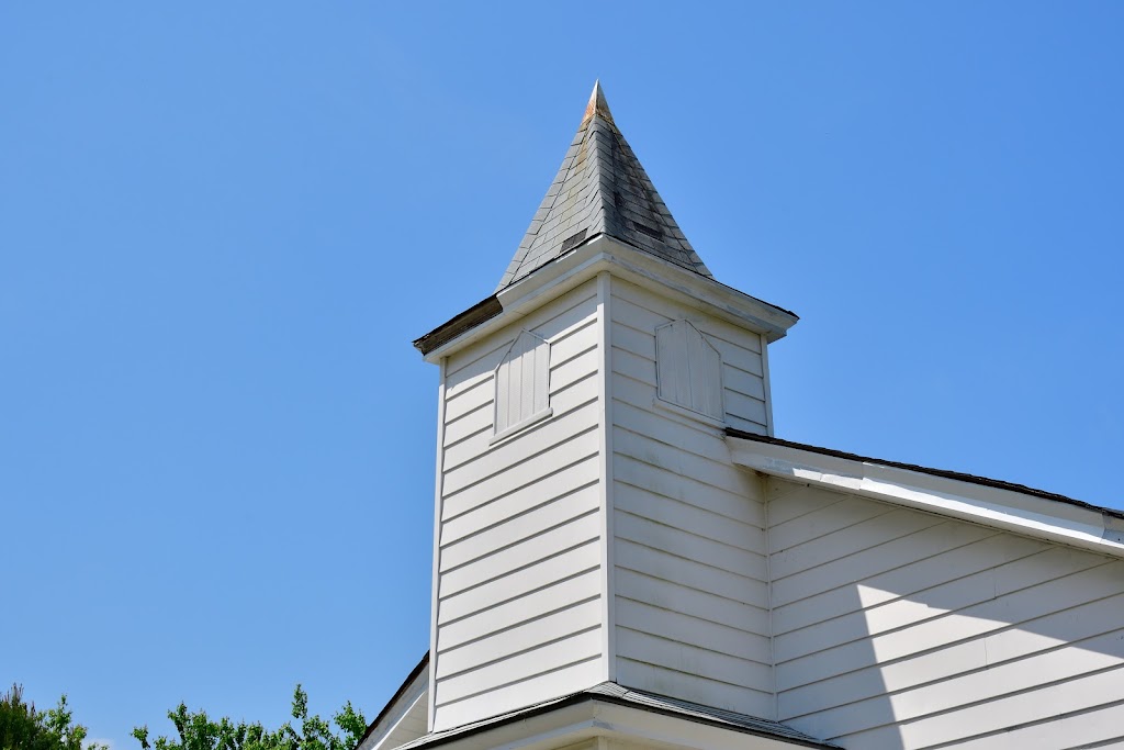 Ferguson Grove Baptist Church and Cemetery | 1876 Moonlight Rd, Surry, VA 23883, USA | Phone: (757) 357-6585