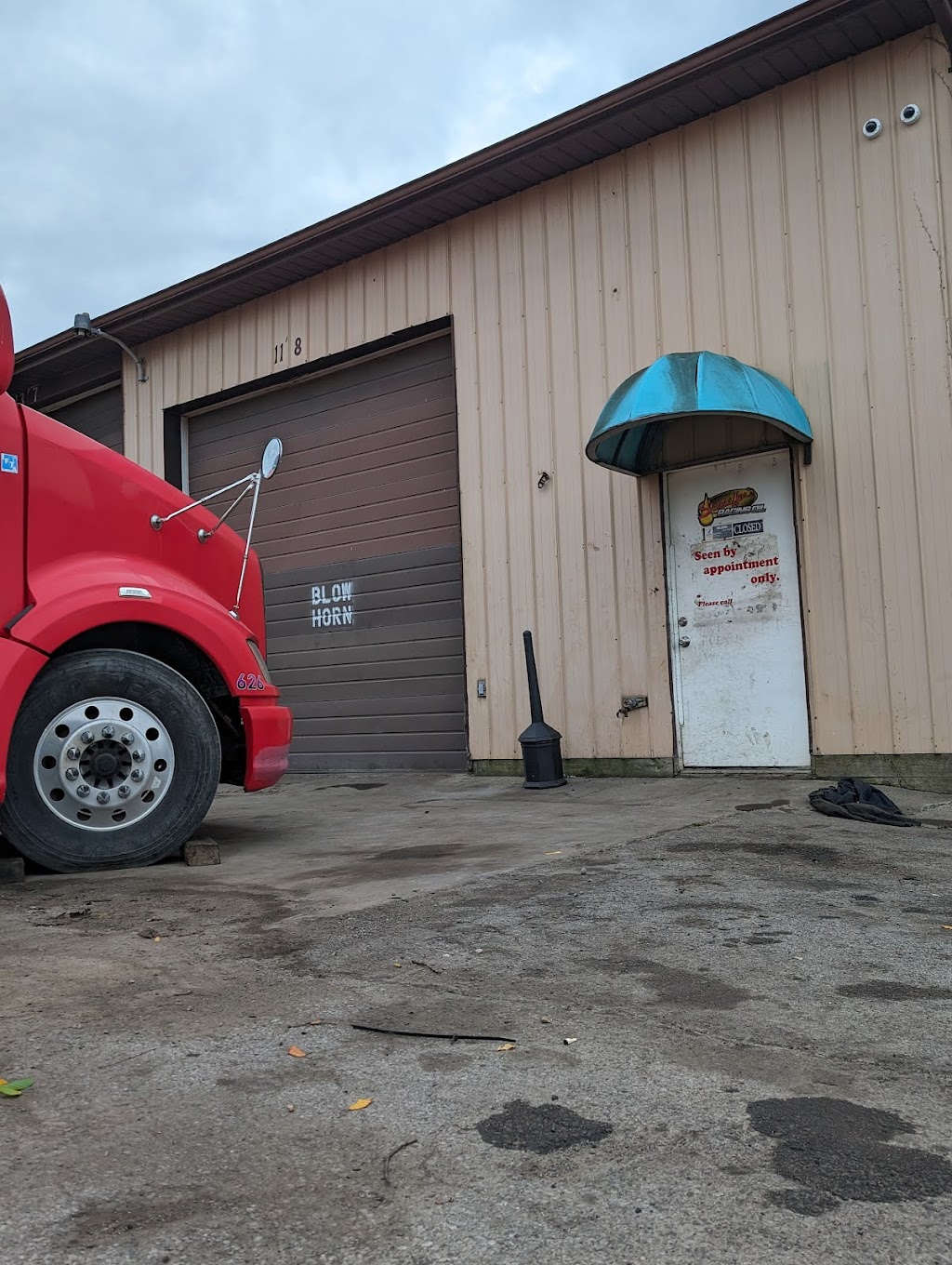Walshs 24/7 Tractor-Trailer Repair LLC | 2351 Hubbard Rd, Youngstown, OH 44505, USA | Phone: (330) 941-9810