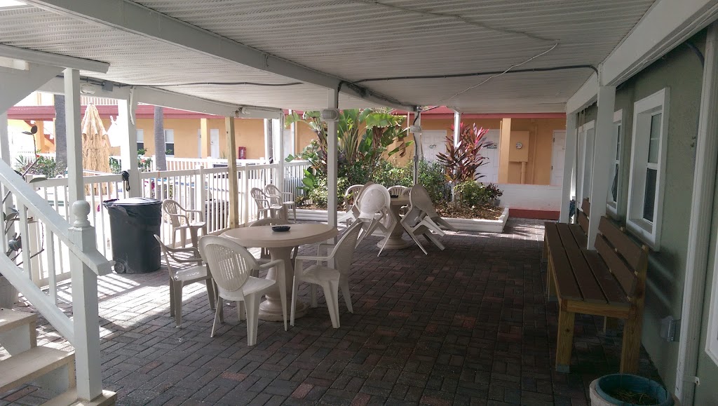 Schooner Hotel | 14500 Gulf Blvd, Madeira Beach, FL 33708, USA | Phone: (727) 392-5167