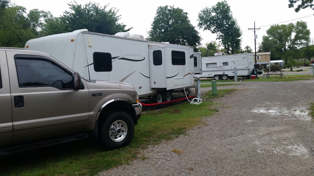 Reds Rockin RV Park | 331114 E Oklahoma 66, Wellston, OK 74881, USA | Phone: (405) 205-3534