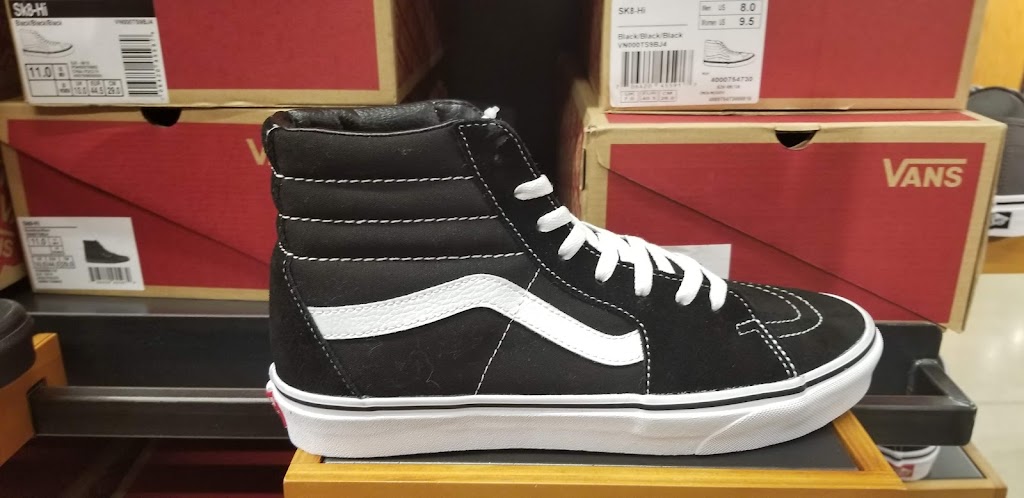 Vans | 217 Premium Outlets Dr, Monroe, OH 45050, USA | Phone: (513) 539-9247