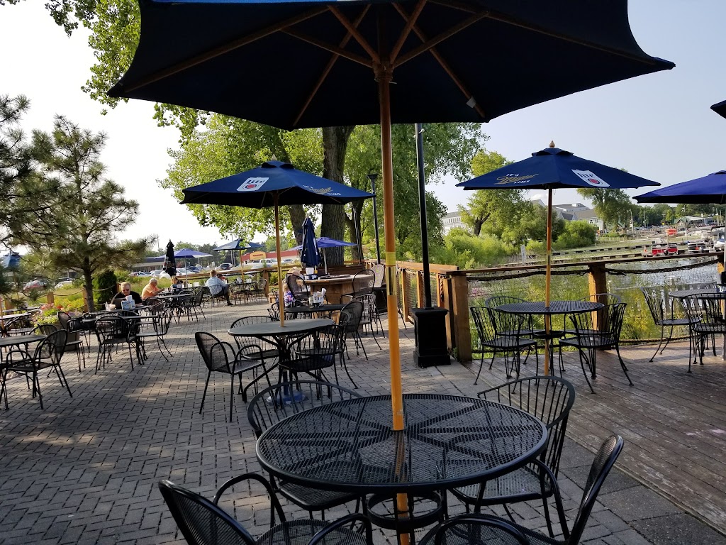 Admiral Ds Waterfront Tavern | 4424 Lake Ave S, White Bear Lake, MN 55110, USA | Phone: (651) 426-3444