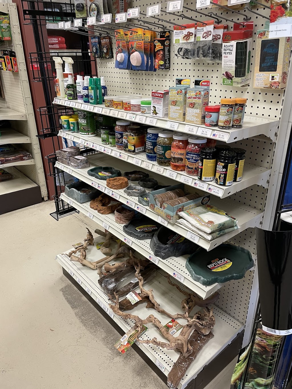 Red Mill Pet Supplies | 1438 W Chicago Blvd, Tecumseh, MI 49286, USA | Phone: (517) 423-4029