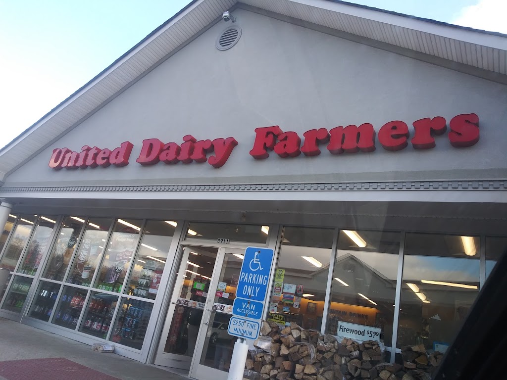 United Dairy Farmers | 3911 Tylersville Rd, Hamilton, OH 45011, USA | Phone: (513) 874-1940