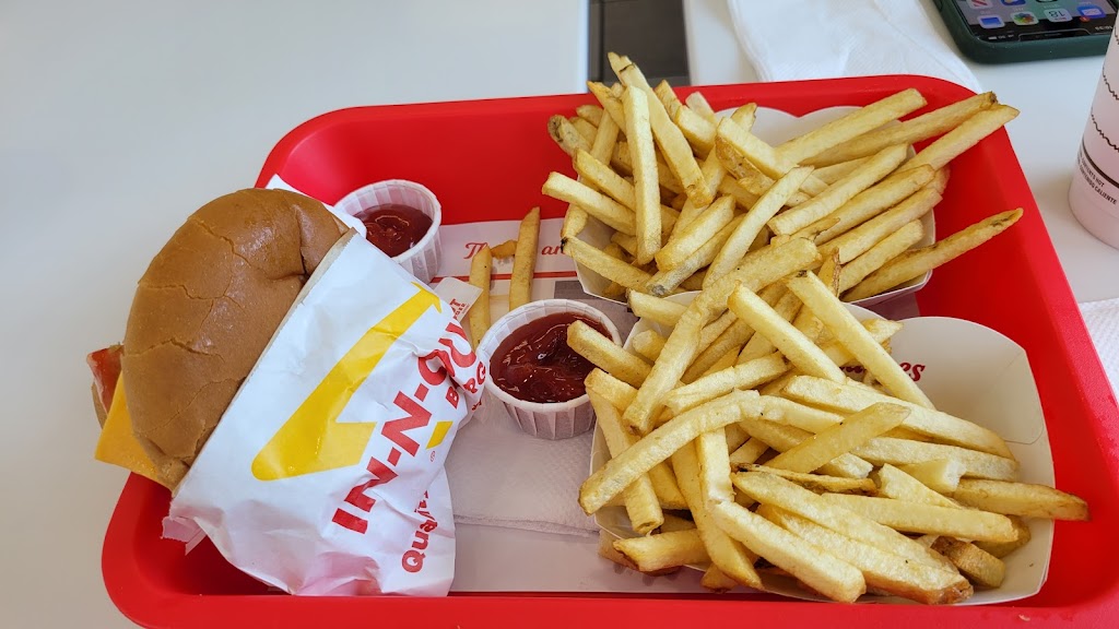 In-N-Out Burger | 825 W Chapman Ave, Placentia, CA 92870, USA | Phone: (800) 786-1000