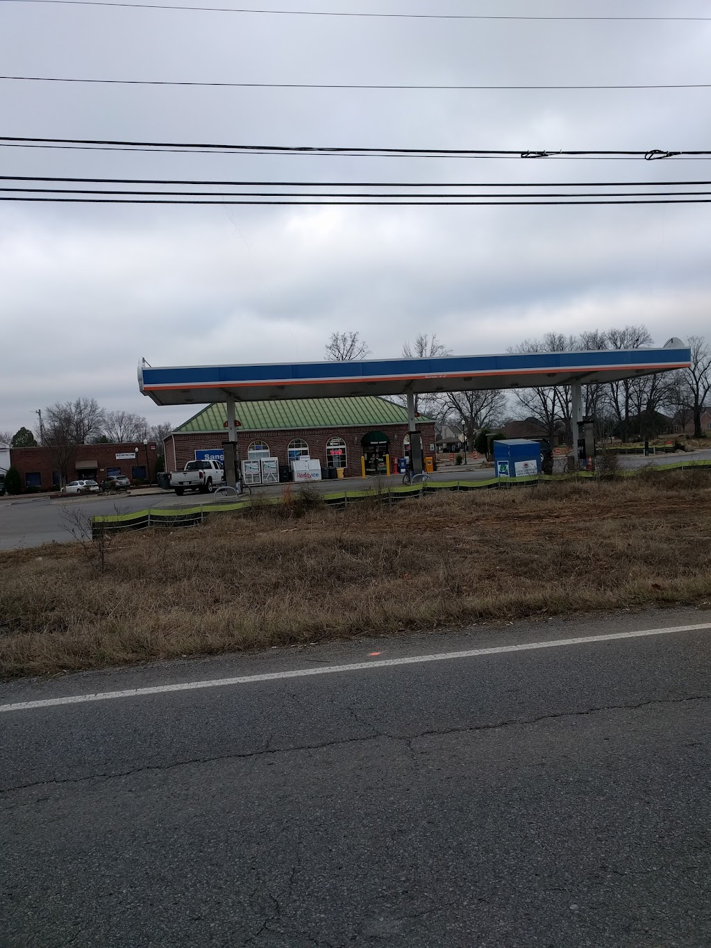 Exxon | 3397 Hwy 41a S, Clarksville, TN 37043, USA | Phone: (931) 358-2281