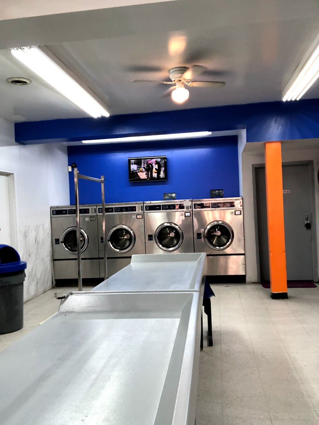 Bams Laundry World II | 1518 E Washington St, Joliet, IL 60433, USA | Phone: (312) 646-0303