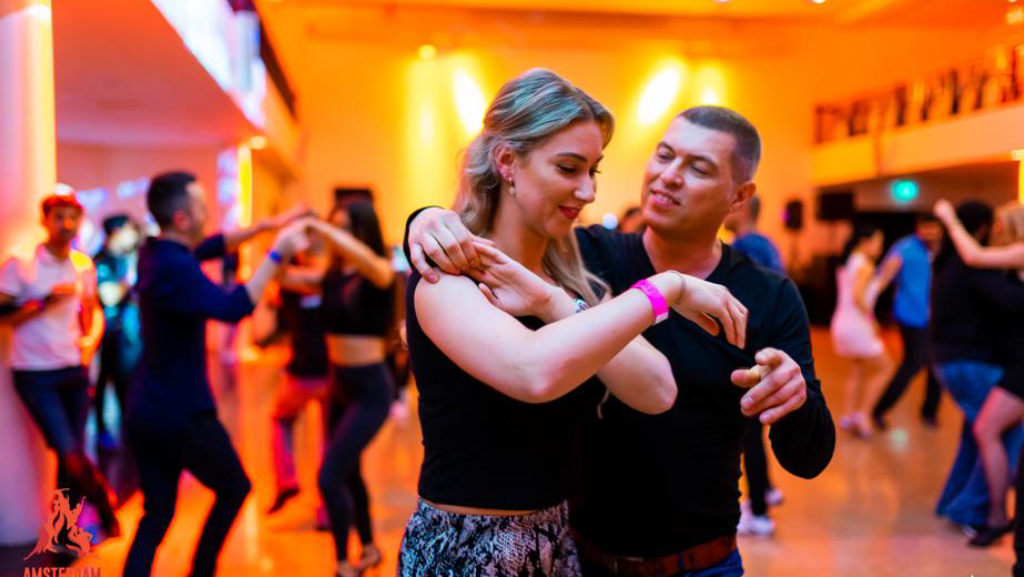 Extremos Salsa & Bachata | Admiraal de Ruijterweg 21, 1057 JT Amsterdam, Netherlands | Phone: 06 21654818