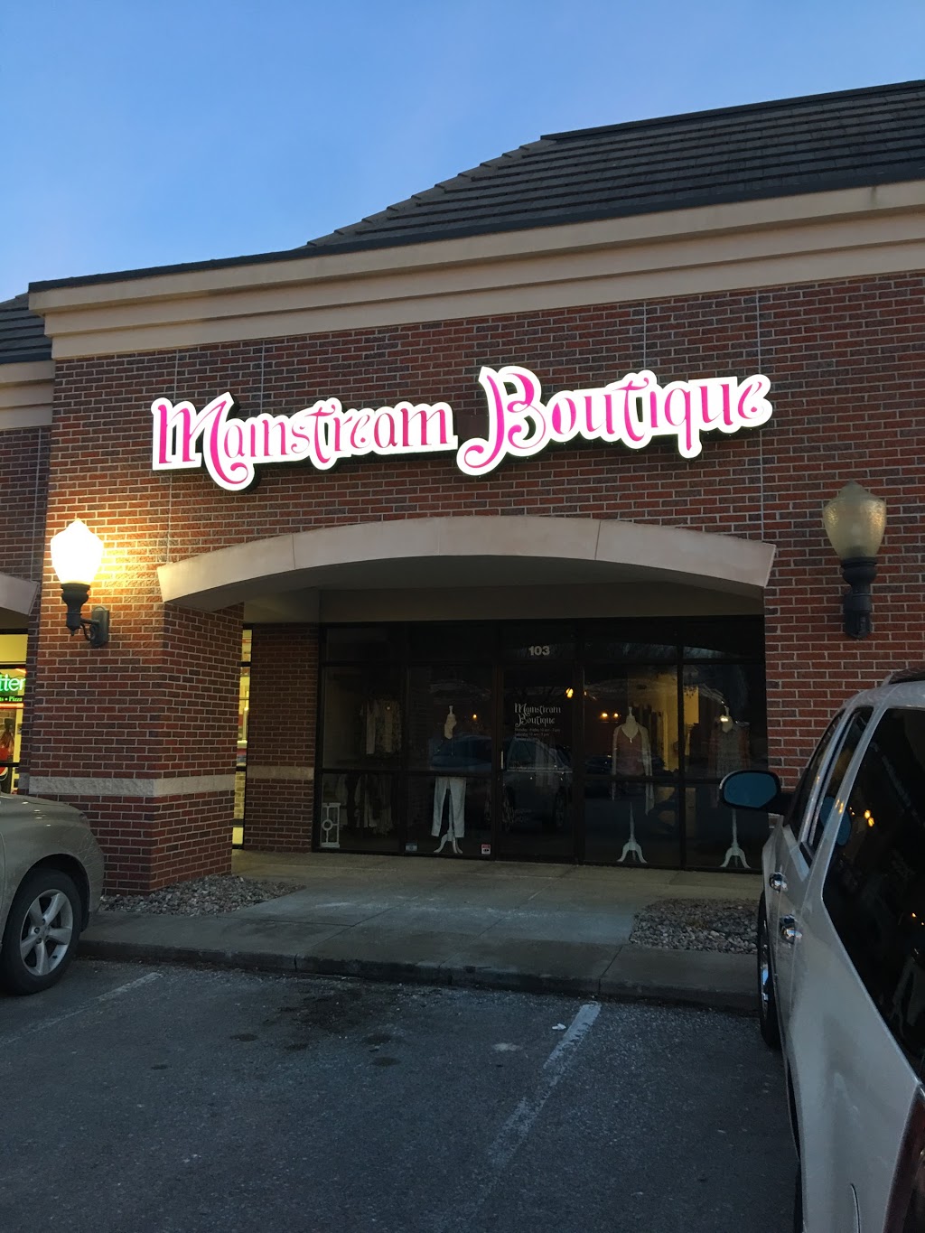 Mainstream Boutique | 1201 S 157th St, Omaha, NE 68130, USA | Phone: (402) 496-6556