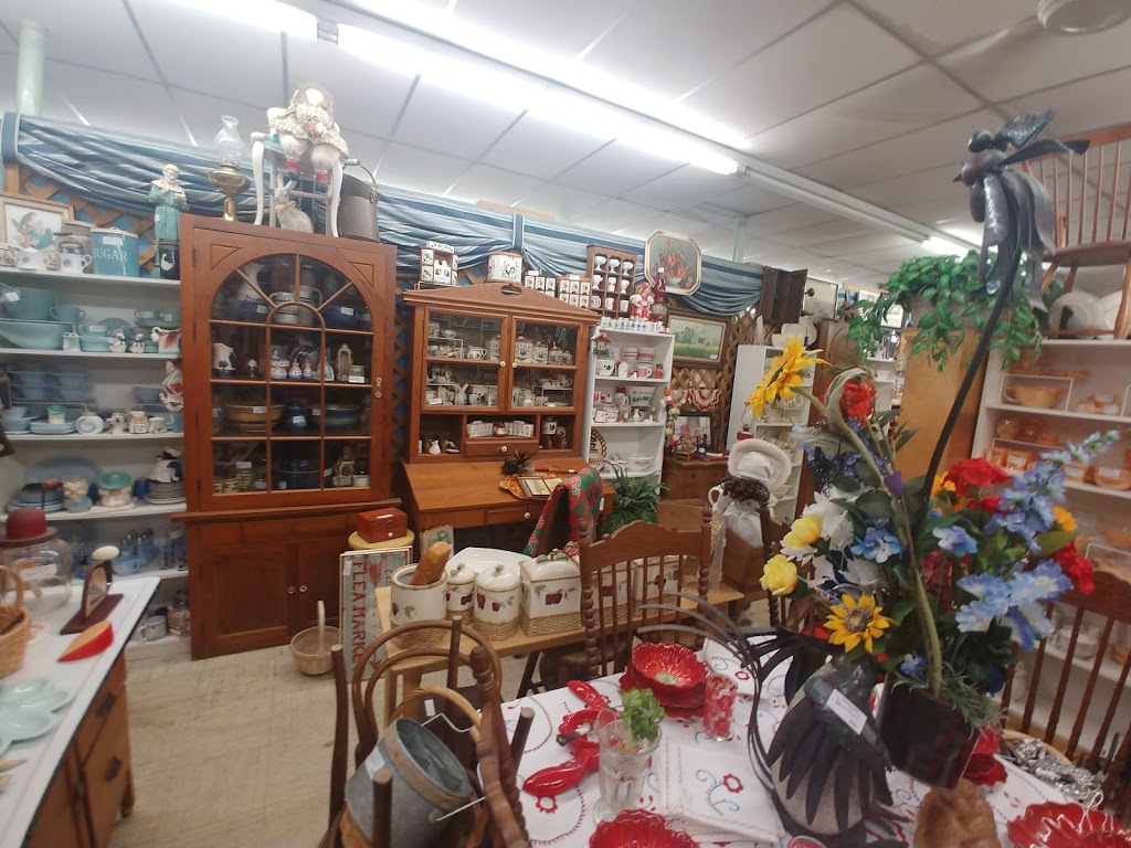 Echo Cottage Antique Mall | 422 Voss Ave, Odem, TX 78370, USA | Phone: (361) 368-2994