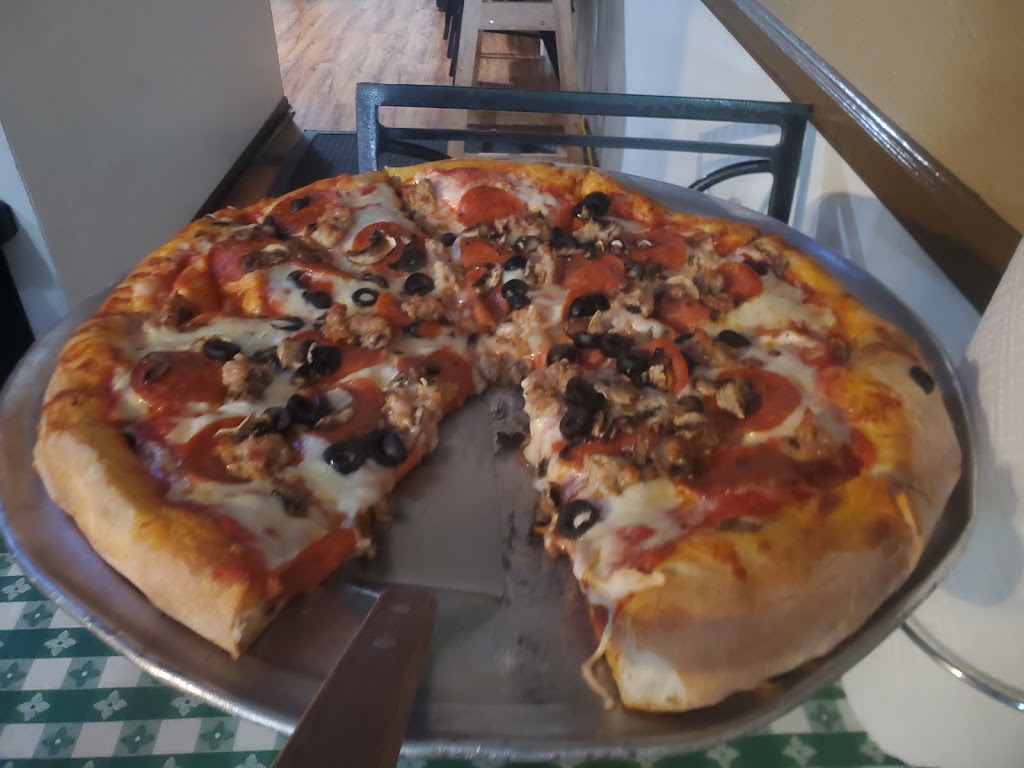 Ginas Pizzeria - meal delivery  | Photo 3 of 10 | Address: 3017 W Beverly Blvd, Montebello, CA 90640, USA | Phone: (323) 722-4031