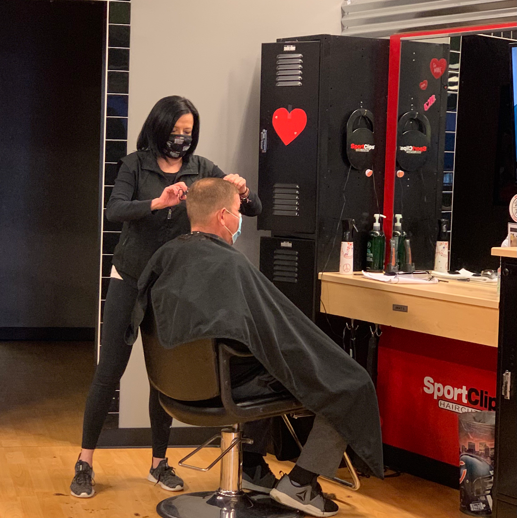 Sport Clips Haircuts of Chesterfield Commons | 202 THF Blvd, Chesterfield, MO 63005, USA | Phone: (636) 532-5060