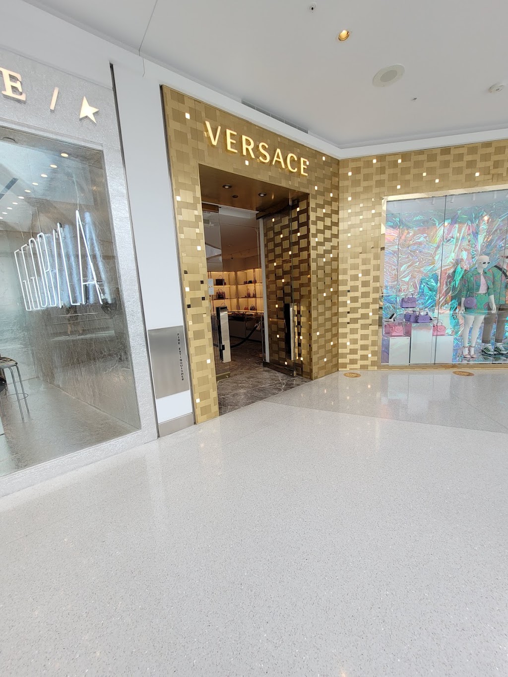 VERSACE | Beverly Center Mall, 8500 Beverly Blvd Suite 764, Los Angeles, CA 90048, USA | Phone: (424) 253-1600