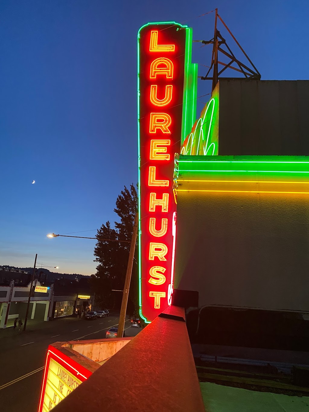 Laurelhurst Theater | 2735 E Burnside St, Portland, OR 97214, USA | Phone: (503) 238-4088