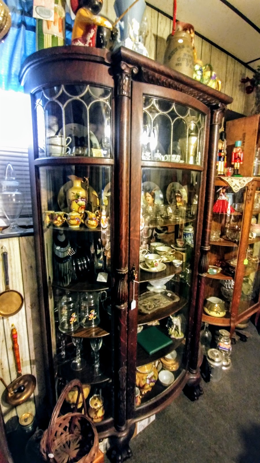 Country Stroll Antiques & Ye Olde Coin Shoppe | 2141 Morgantown Rd Route 119, Uniontown, PA 15401, USA | Phone: (724) 438-2700