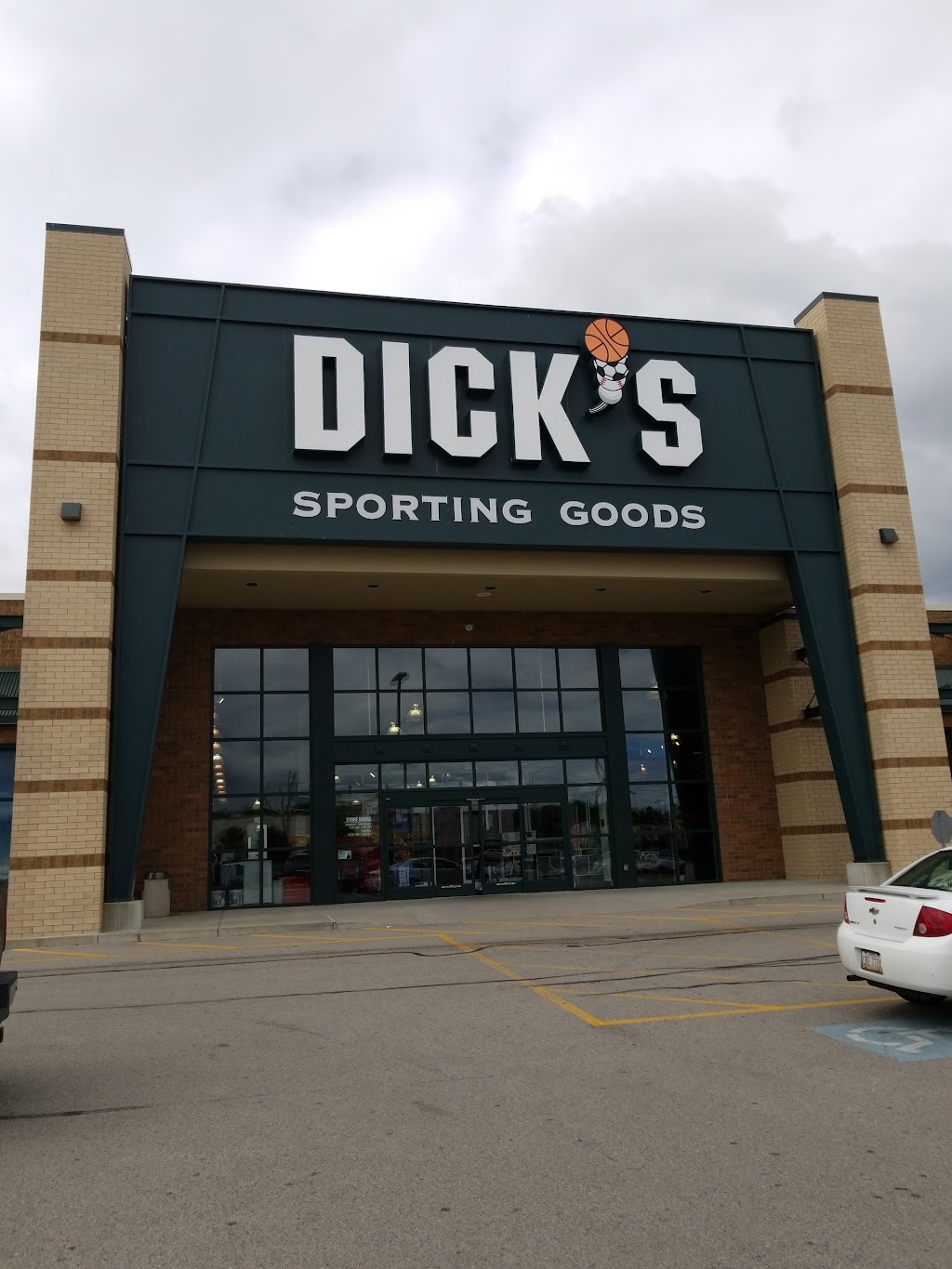 DICKS Sporting Goods | 550 Boardman Poland Rd, Youngstown, OH 44514, USA | Phone: (330) 629-6871