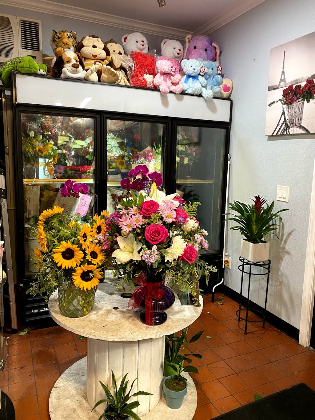 The Deluxe flowers inc | 8934 Long Beach Blvd, South Gate, CA 90280, USA | Phone: (323) 484-9580