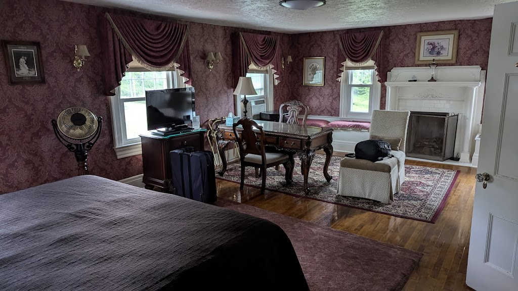 Julias Bed & Breakfast | 6219 W Liberty St, Hubbard, OH 44425, USA | Phone: (330) 534-1342
