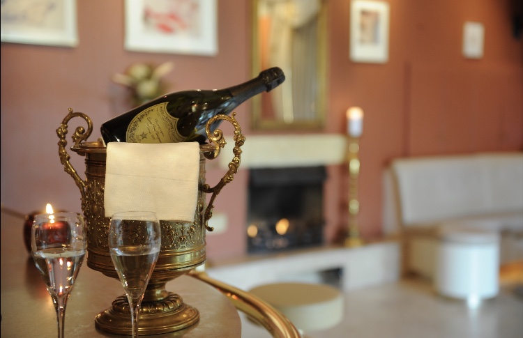 Boccaccio | Hector Treublaan 2, 1251 CG Laren, Netherlands | Phone: 035 531 1717