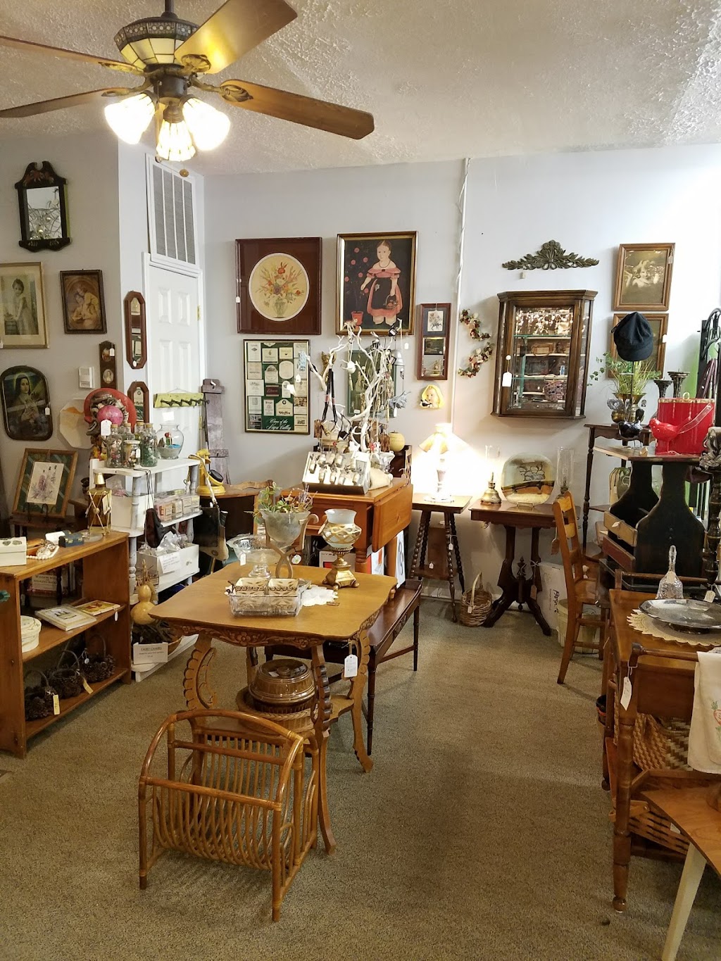 A Niche In Time | 114 E Maple St, Hartville, OH 44632, USA | Phone: (330) 877-2567