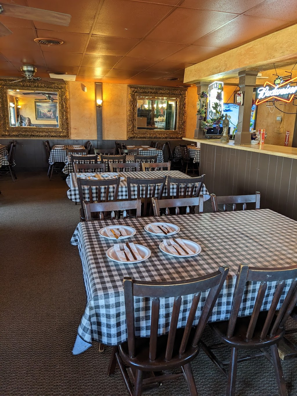 Giovannis Italian Eatery | 130 Walker St, Shafter, CA 93263, USA | Phone: (661) 746-2000