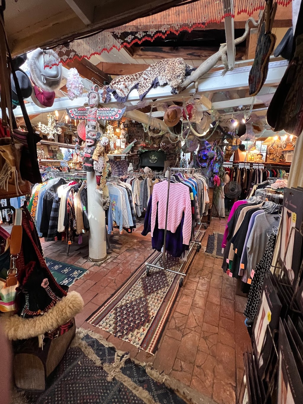 Hidden Treasures | 154 S Topanga Canyon Blvd, Topanga, CA 90290, USA | Phone: (310) 455-2998