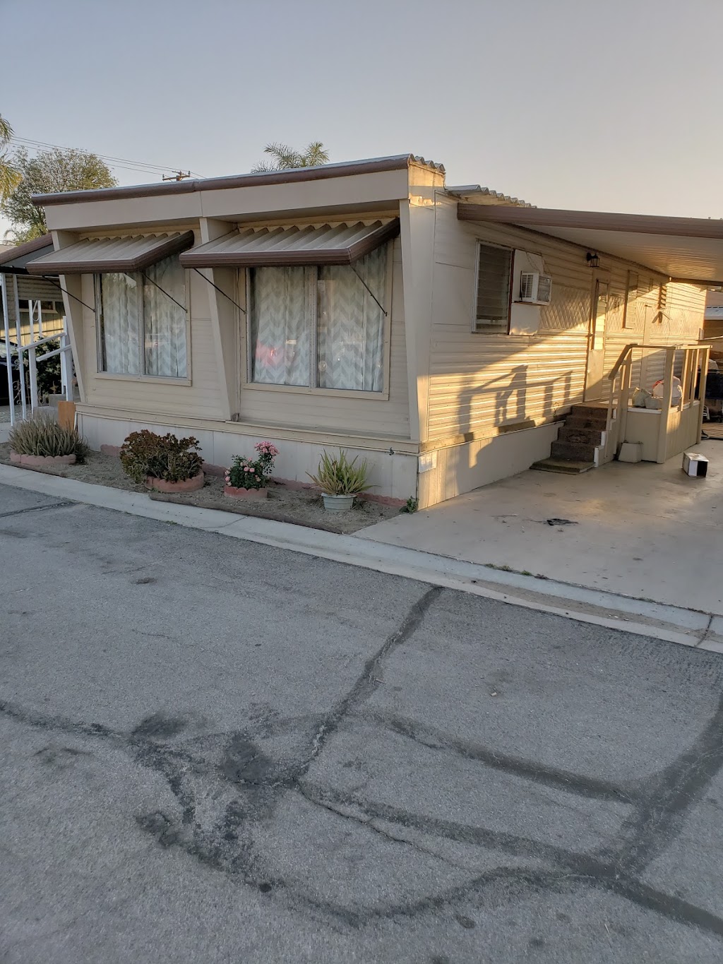 Juniper Terrace Mobile Home | 530 W Devonshire Ave, Hemet, CA 92543, USA | Phone: (951) 658-5935