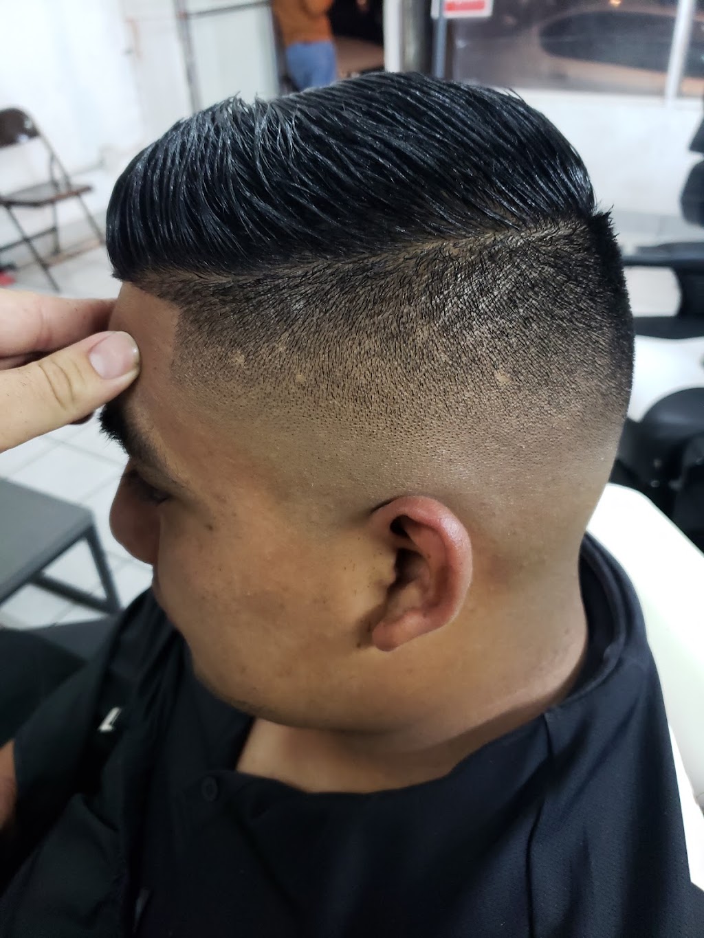 Supreme cuts barbershop | Av. Ignacio Allende, C. Azcona 6759, Azcona, Independencia, 22055 Tijuana, B.C., Mexico | Phone: 664 866 3677