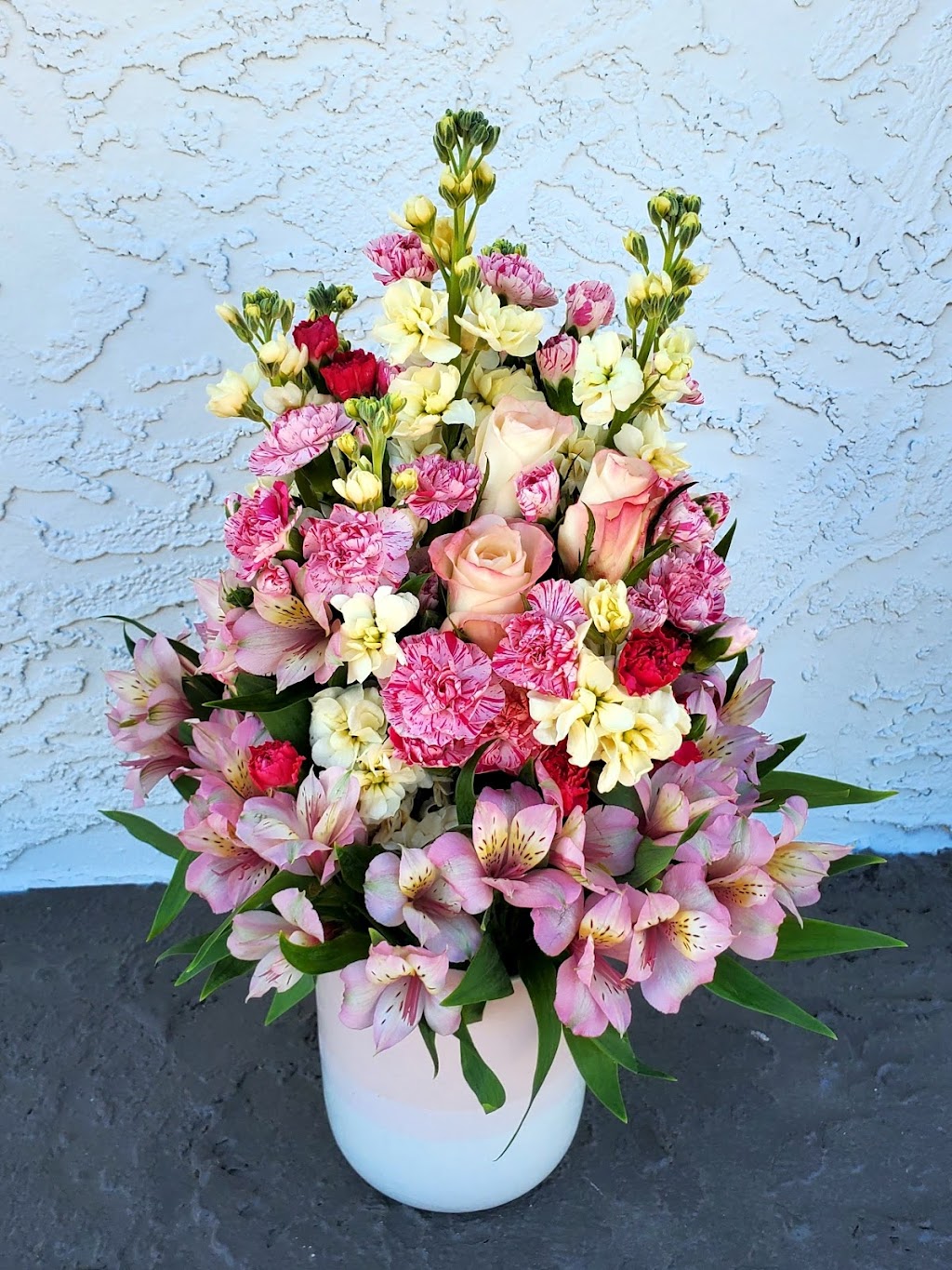 Scottsdale Paradise Flowers | 6875 E Phelps Rd, Scottsdale, AZ 85254, USA | Phone: (602) 881-4626