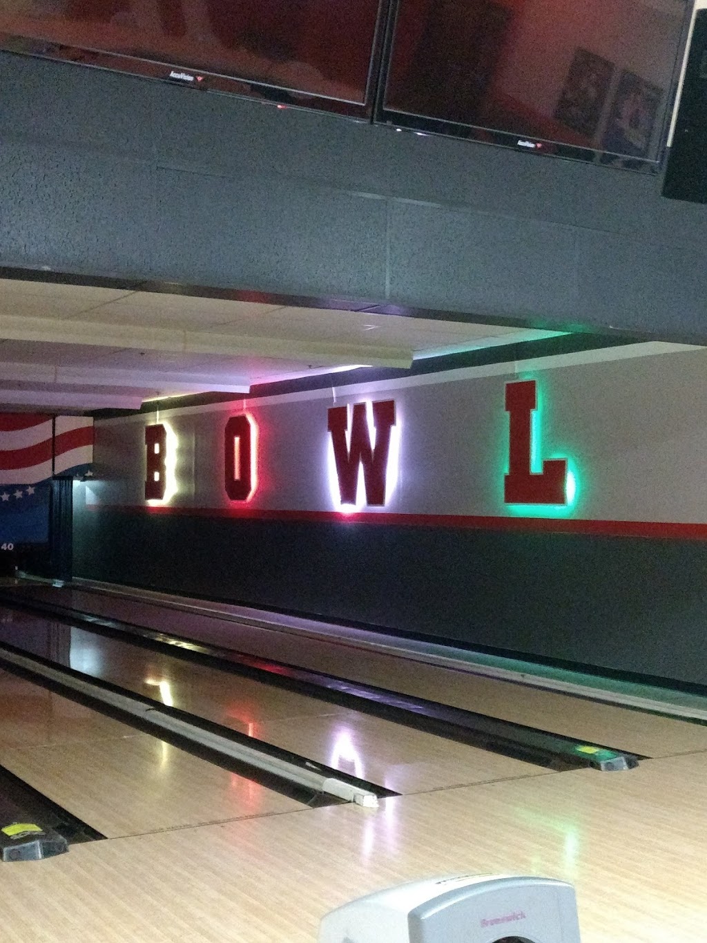 Bowlero Lakeside | 1254 Dougherty Ferry Rd, Valley Park, MO 63088, USA | Phone: (636) 225-2400