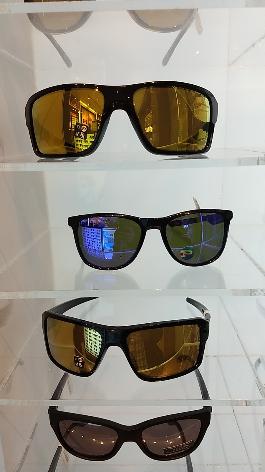 Sunglass Icon | McNamara Terminal, between Gates A61 and A63, Worldgateway Pl, Detroit, MI 48242, USA | Phone: (734) 941-4185