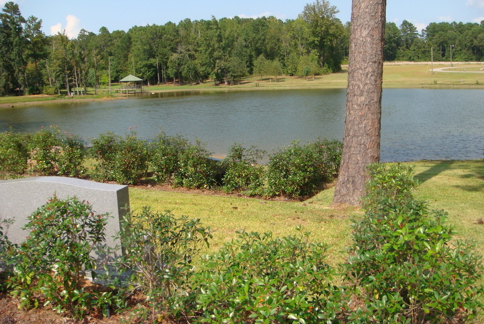 Forest Lawn Memory Gardens | 7774-A, MS-39, Meridian, MS 39305, United States | Phone: (601) 693-2464