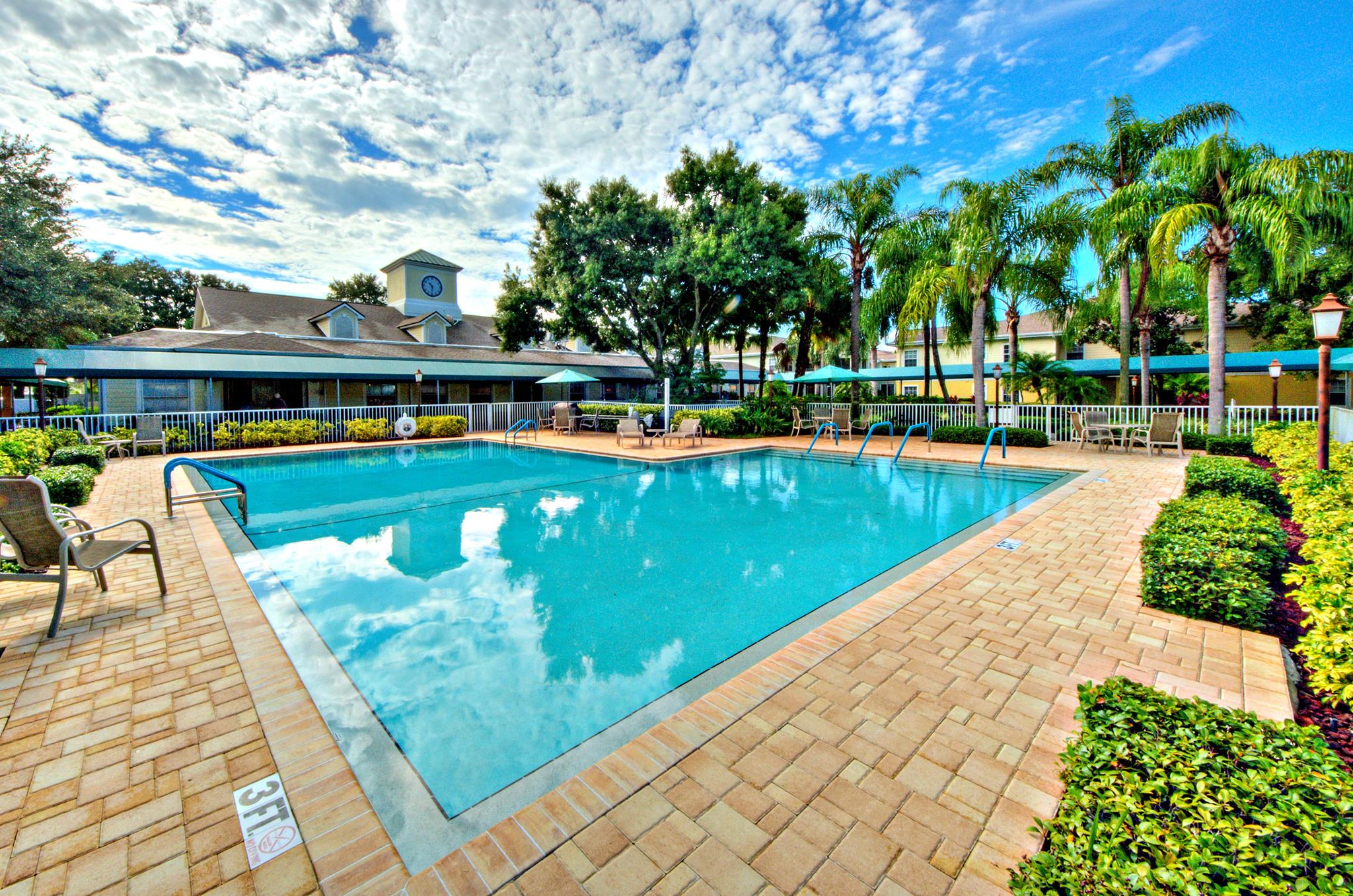 Aston Gardens At The Courtyards | 231 Courtyard Blvd, Sun City Center, FL 33573, USA | Phone: (813) 798-0447
