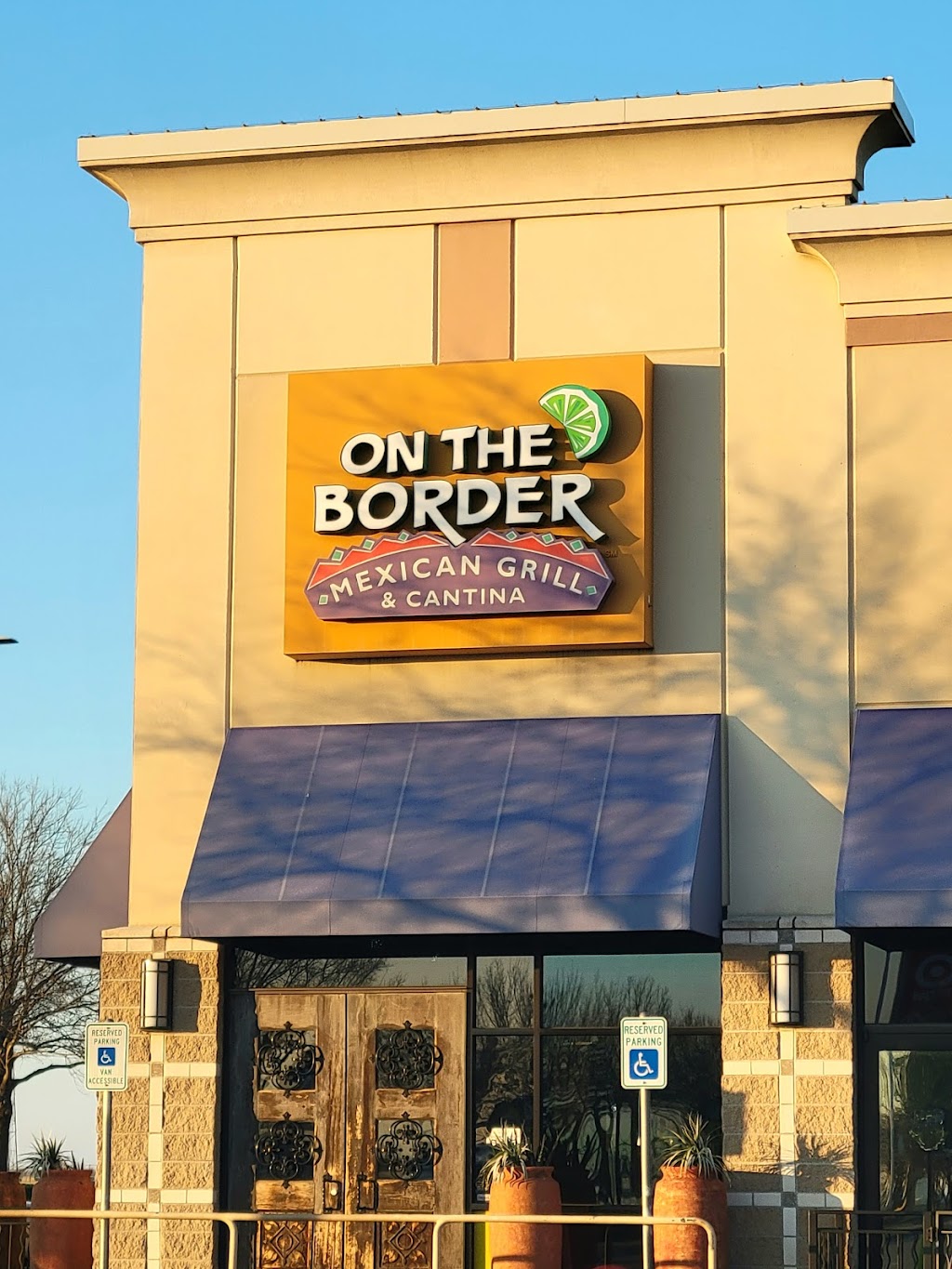 On The Border Mexican Grill & Cantina - Grand Prairie | 5244 S State Hwy 360 Suite 370, Grand Prairie, TX 75052, USA | Phone: (972) 639-5050