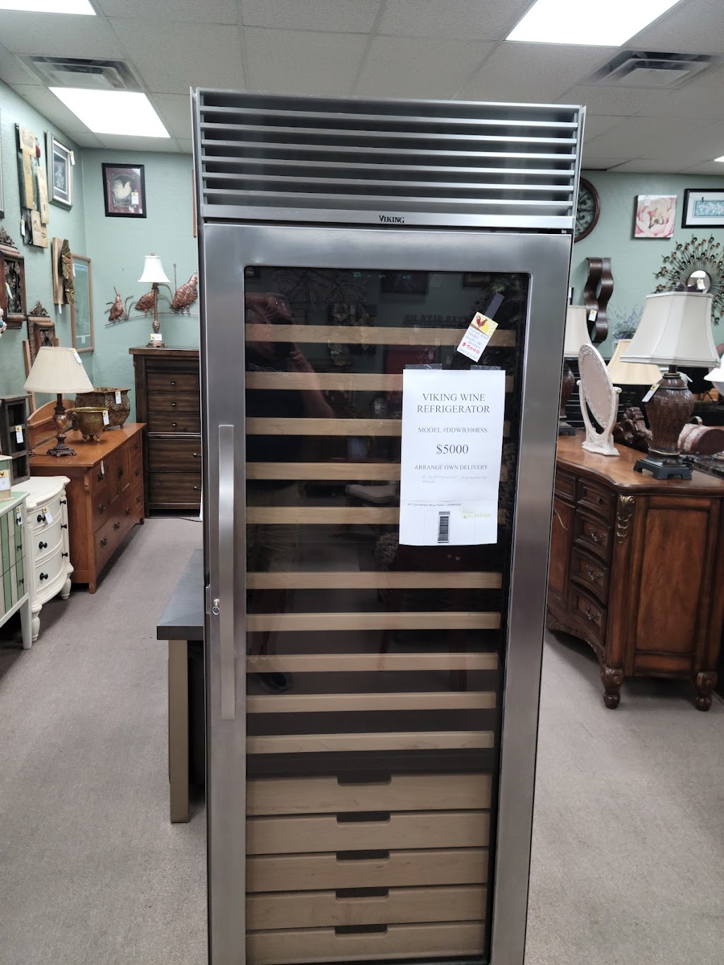 Red Rooster Consignment Furniture | Photo 4 of 10 | Address: 5959 E Southern Ave, Mesa, AZ 85206, USA | Phone: (480) 832-9404