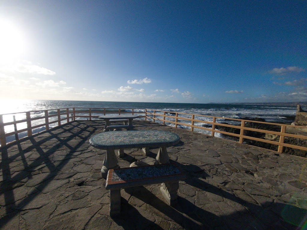 Mariscos Anarbol | Carretera libre tijuana a ensenada km. 52.5 Puerto El Campito Puerto el campito, 22712 Rosarito, B.C., Mexico | Phone: 661 688 1194