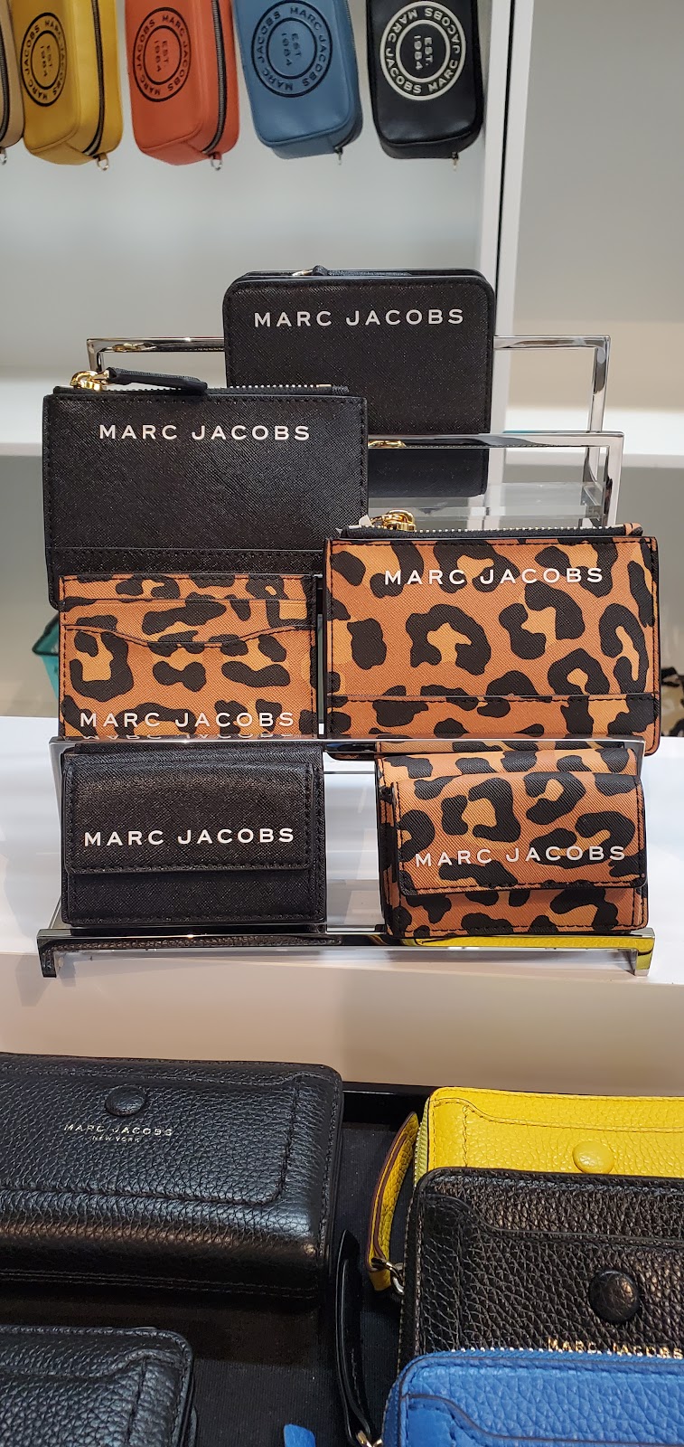 Marc Jacobs - Gilroy Premium Outlets | 8155 Arroyo Cir Suite A018, Gilroy, CA 95020, USA | Phone: (408) 709-5599