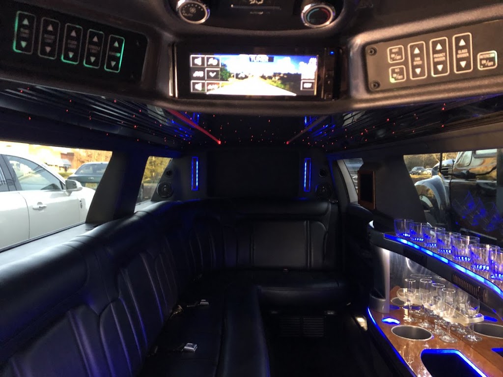 Fast Wheels Limousine & Transportation Services | 54 Bridge St, Raynham, MA 02767, USA | Phone: (774) 434-2262