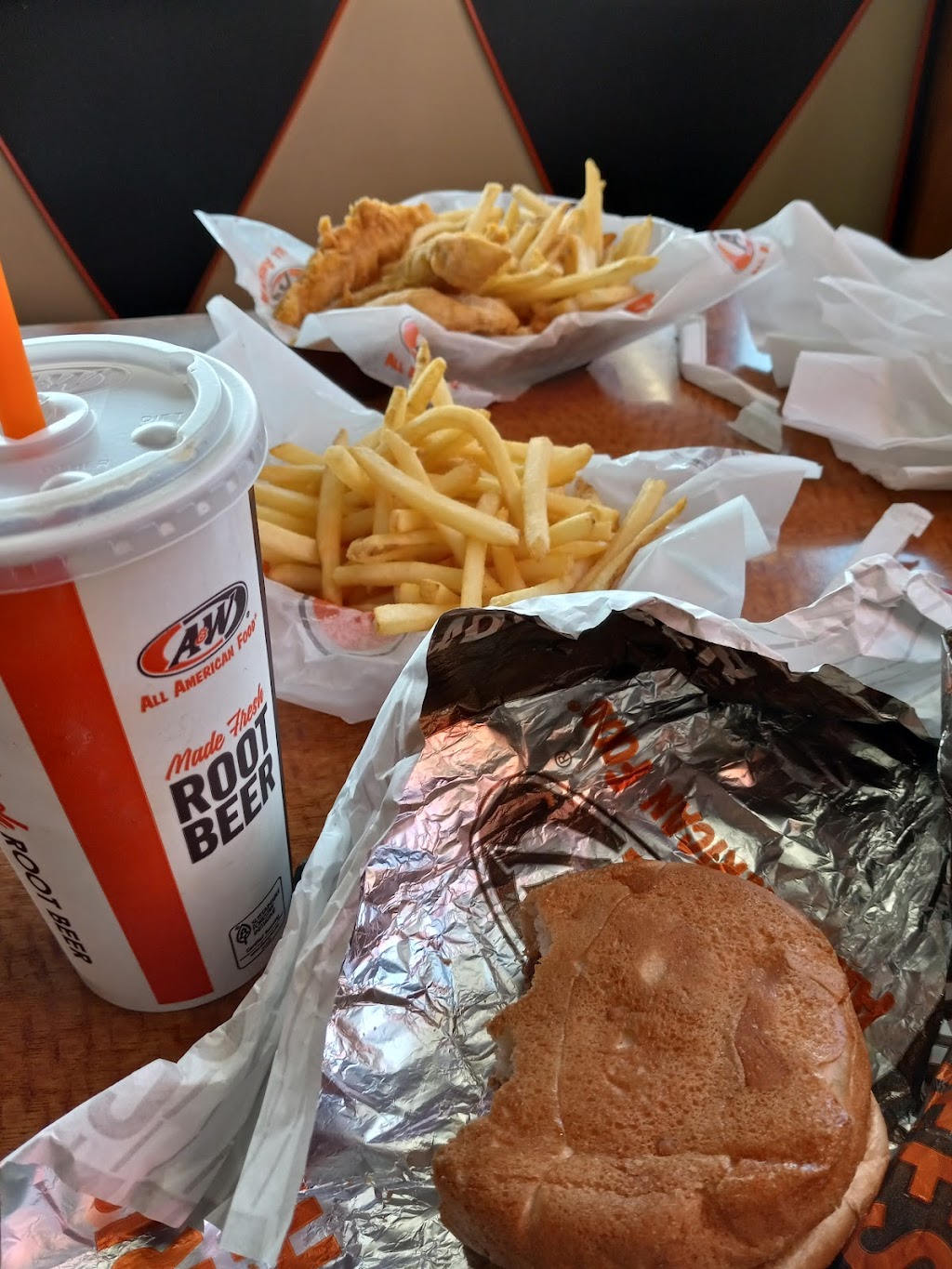 A&W Restaurant | 4505 Lake Cir, Windsor, WI 53598, USA | Phone: (608) 846-4314