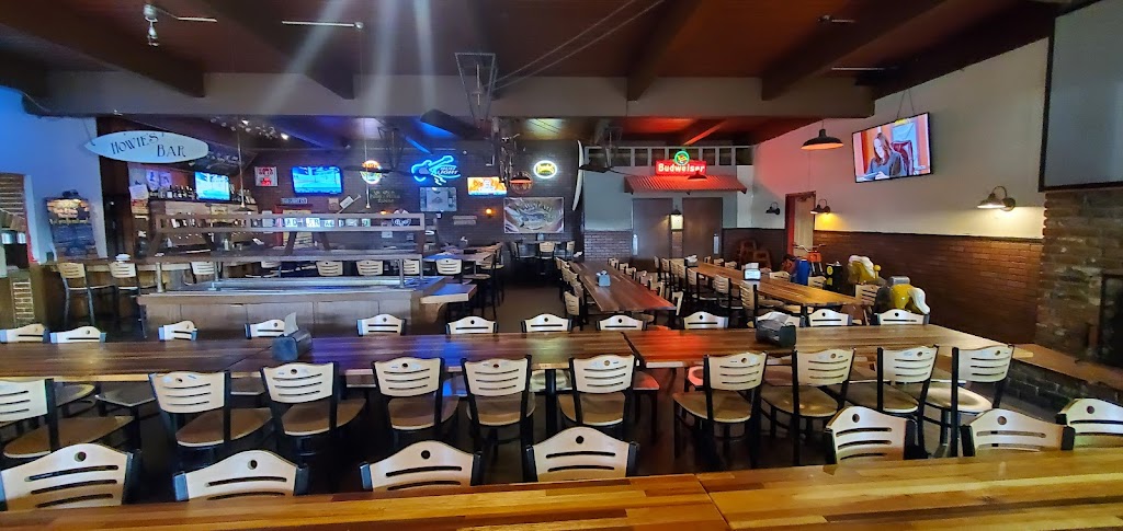 Howie & Sons Pizza Parlor | 2430 S Mooney Blvd, Visalia, CA 93277, USA | Phone: (559) 732-7949