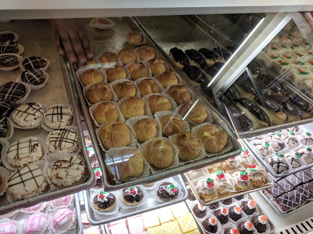 DiMare Pastry Shop | 1243 E Putnam Ave, Riverside, CT 06878, USA | Phone: (203) 637-4781