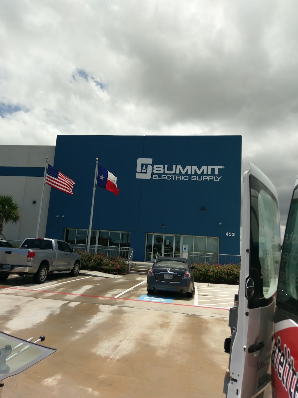 Summit Electric Supply | 453 S Padre Island Dr, Corpus Christi, TX 78405, USA | Phone: (361) 698-3300