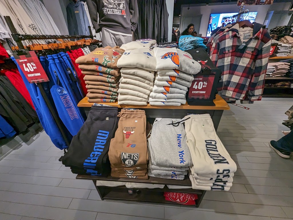 Hollister Co. | 1 Premium Outlet Blvd, Tinton Falls, NJ 07753 | Phone: (732) 481-4688