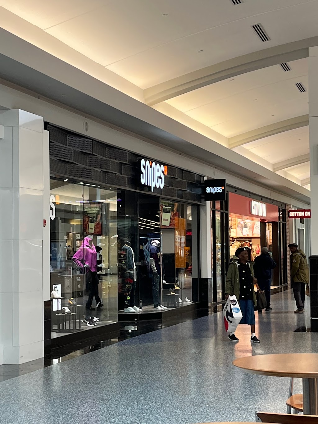 SNIPES 2034 Green Acres Mall, Valley Stream, NY 11581, USA BusinessYab