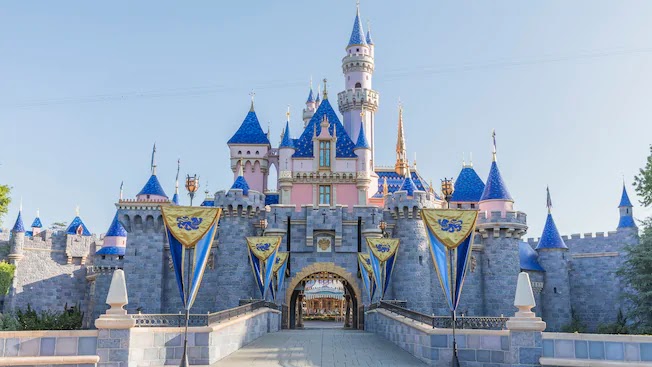 Disneyland Resort | Anaheim, CA 92802, USA | Phone: (714) 781-4636